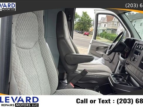 Used 2008 GMC Savana 2500 RWD image 25