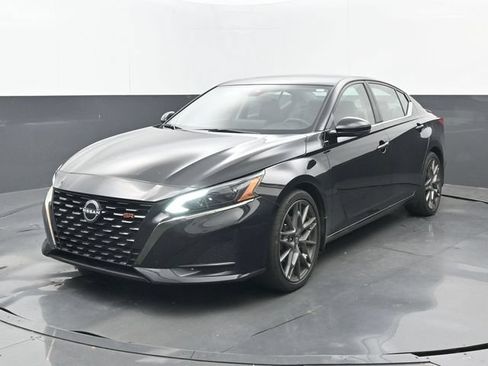 Used 2023 Nissan Altima 2.0 SR FWD image 8