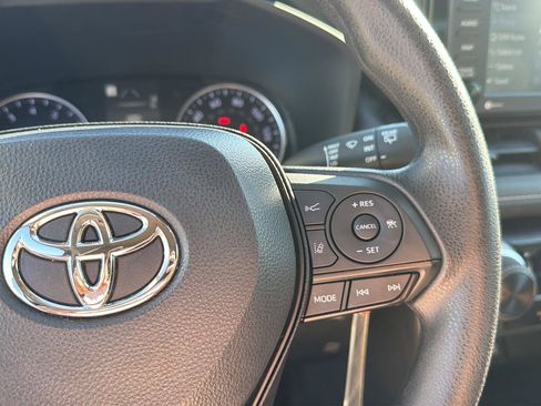 Used 2022 Toyota RAV4 LE FWD image 20