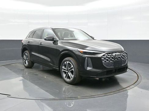 Used 2025 Audi Q5 Premium w/ Convenience Package AWD/4WD image 1