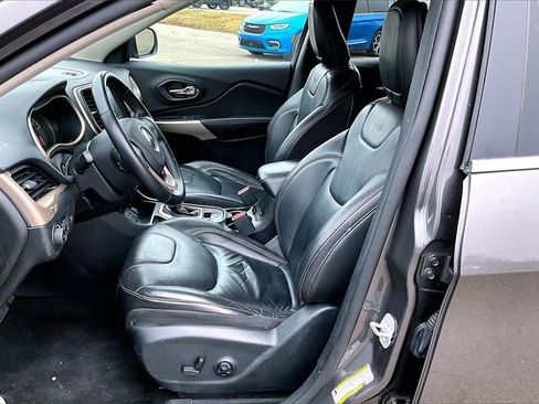 Used 2018 Jeep Cherokee Limited image 24