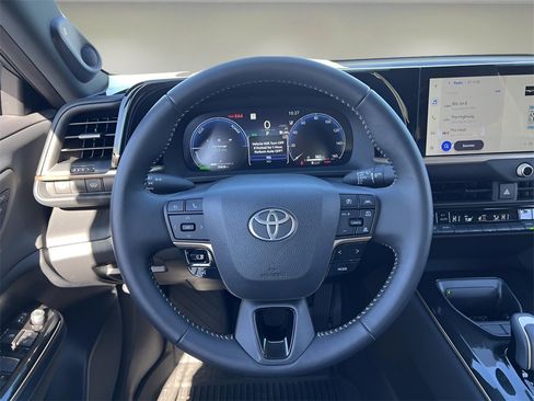 Certified 2025 Toyota Crown Limited image 12