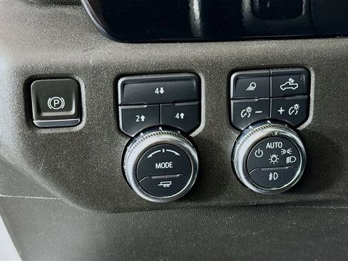 Used 2024 GMC Sierra 3500 SLE w/ SLE Convenience Package AWD/4WD image 10