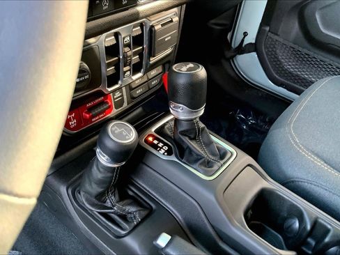 Certified 2024 Jeep Wrangler Willys image 12