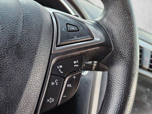 Used 2017 Ford Fusion SE w/ Fusion SE Technology Package image 11