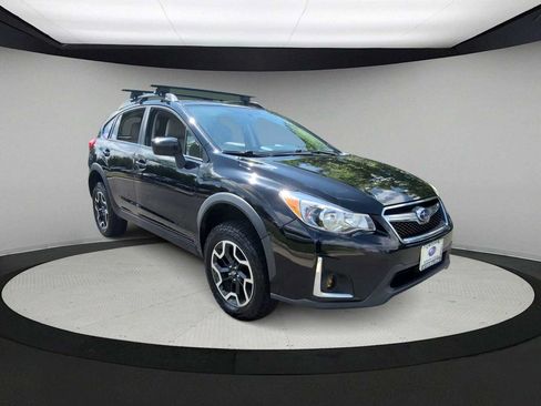 Used 2017 Subaru Crosstrek 2.0i Premium AWD/4WD image 2