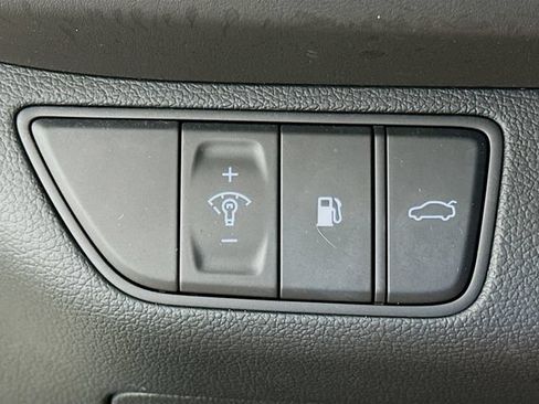 Certified 2023 Genesis G70 2.0T RWD image 23