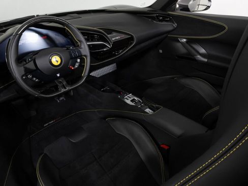 Used 2022 Ferrari SF90 Spider image 34