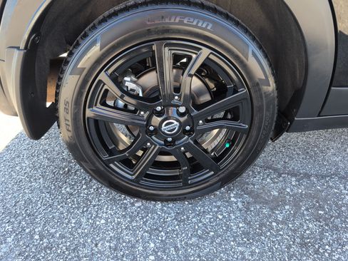 Used 2021 Nissan Kicks SR w/ SR Premium Package FWD image 6