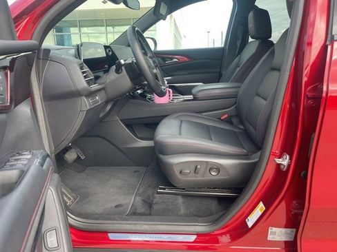 Used 2025 Chevrolet Traverse Z71 w/ Driver Confidence Package image 3