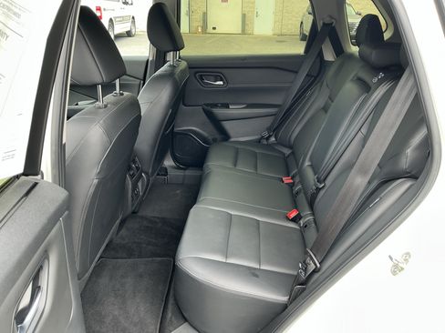 Used 2024 Nissan Rogue SL w/ SL Premium Package AWD/4WD image 16