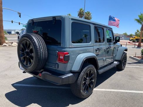 Used 2025 Jeep Wrangler Unlimited Sahara AWD/4WD image 7