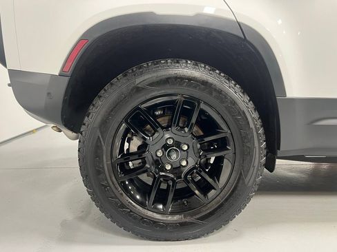 Used 2025 Land Rover Defender 110 S image 15