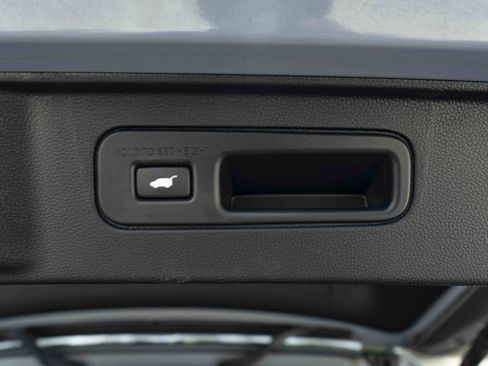 Certified 2025 Honda Pilot Touring image 46