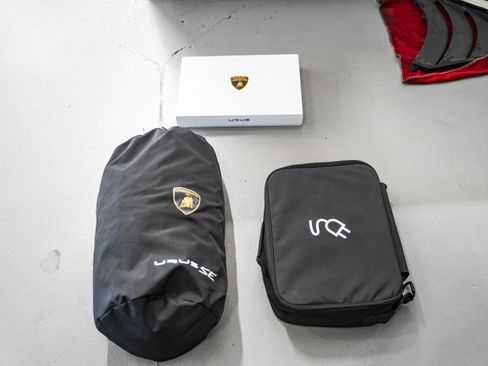 Used 2025 Lamborghini Urus SE AWD/4WD image 51
