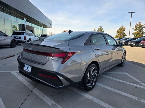 Used 2025 Hyundai Elantra Sport FWD image 4