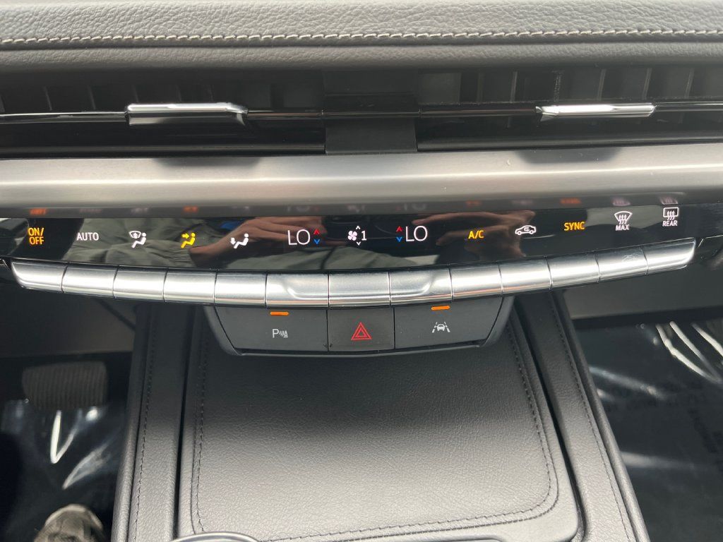 Used 2025 Cadillac XT4 Premium Luxury AWD/4WD image 19