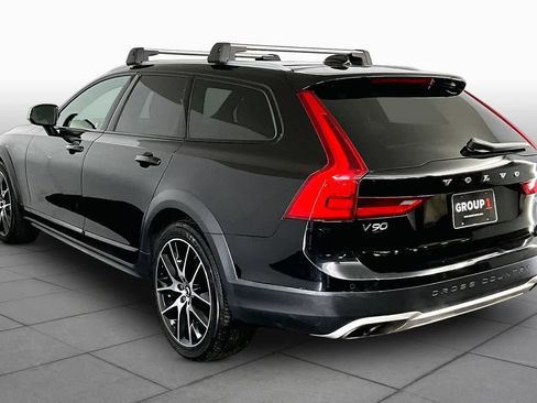 Used 2020 Volvo V90 T6 Cross Country image 12