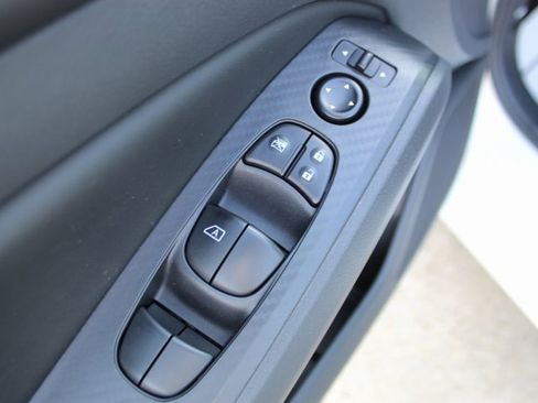 Used 2025 Nissan Altima 2.5 SV image 9