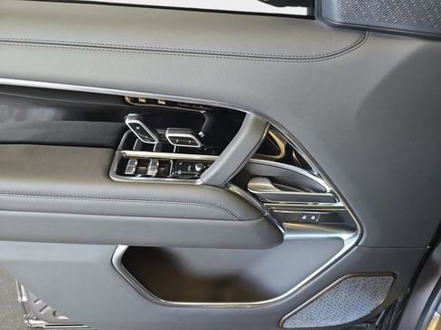 Certified 2025 Land Rover Range Rover Long Wheelbase Autobiography image 29