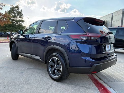 Used 2025 Nissan Rogue SV AWD/4WD image 8