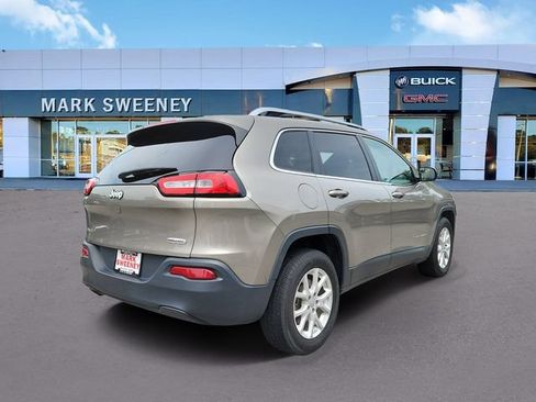 Used 2017 Jeep Cherokee Latitude AWD/4WD image 34