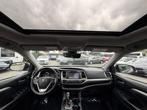 Used 2018 Toyota Highlander XLE w/ Protection Package #3 AWD/4WD image 36