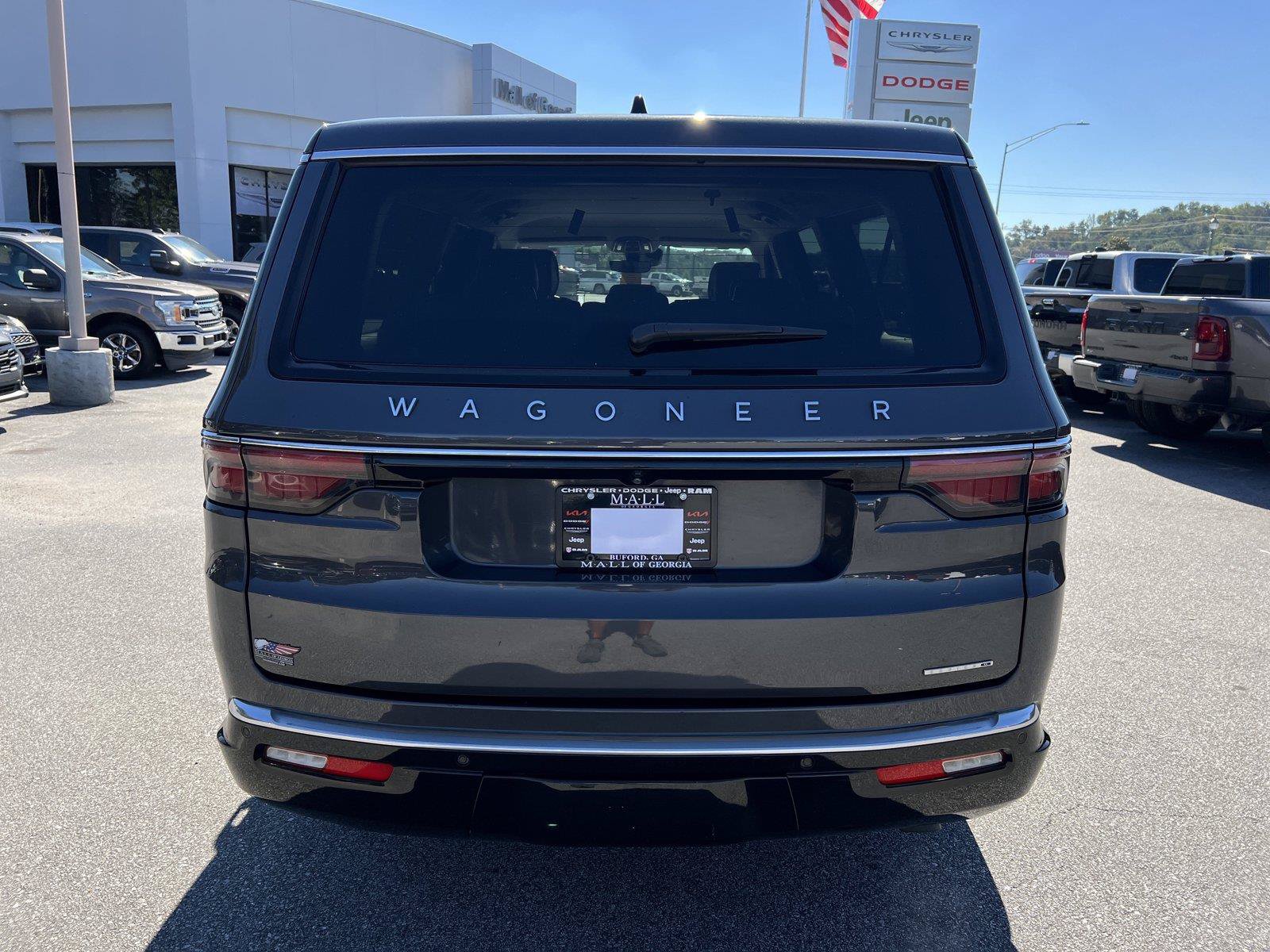 Used 2024 Jeep Wagoneer L Series II w/ Flexible Seating Group RWD image 17