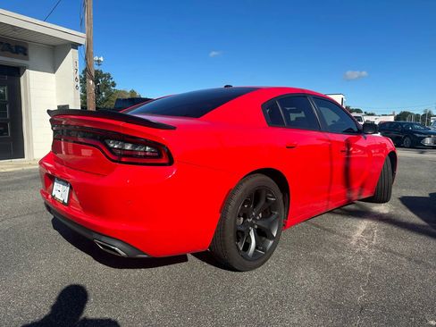 Used 2020 Dodge Charger SXT w/ Blacktop Package image 3