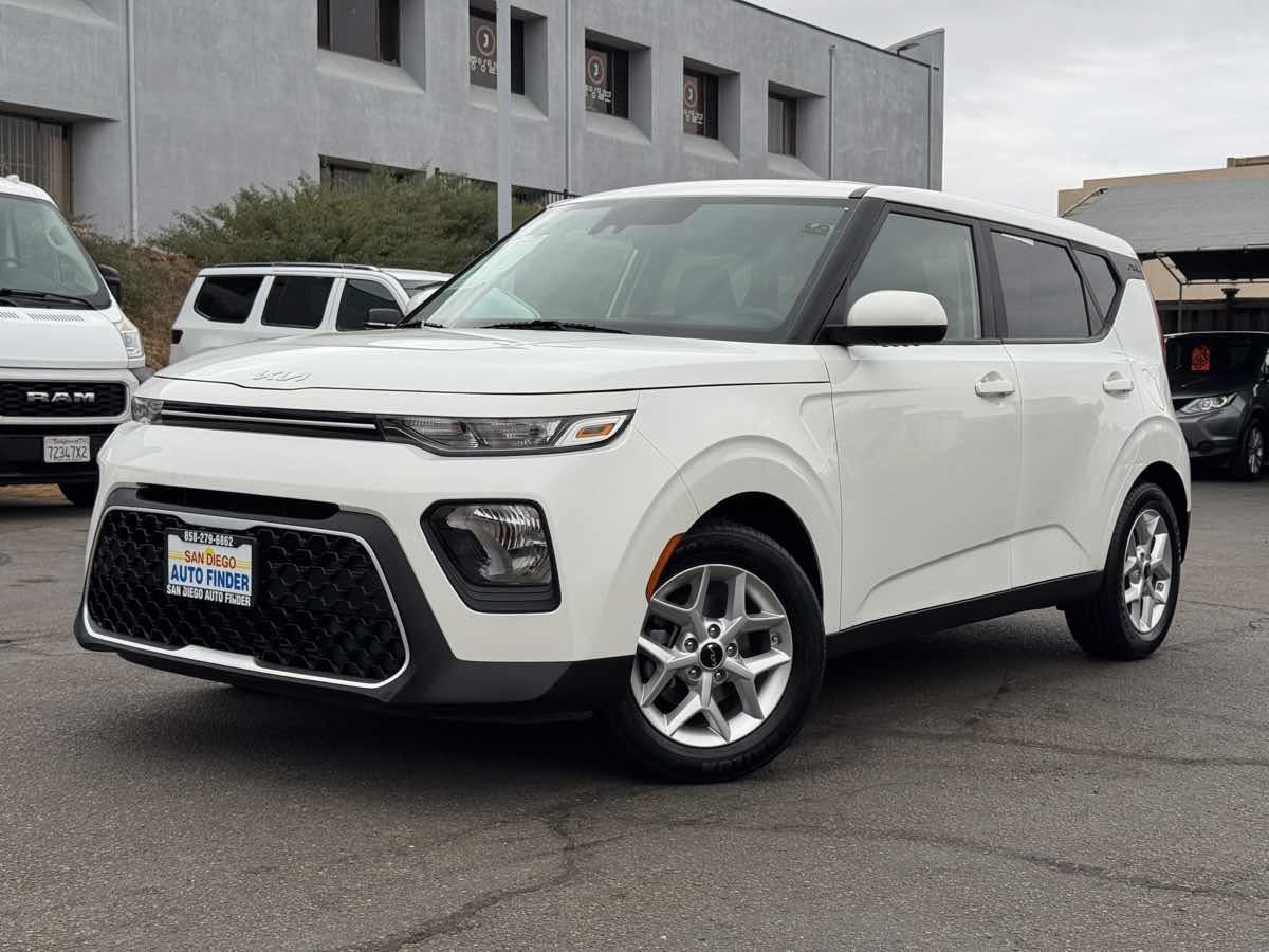 Used 2022 Kia Soul LX w/ Technology Package FWD image 2