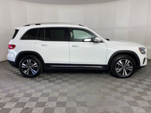 New 2025 Mercedes-Benz GLB 250 4MATIC image 7