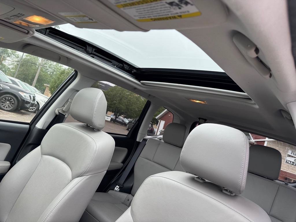 Used 2014 Subaru Forester 2.5i Limited AWD/4WD image 32