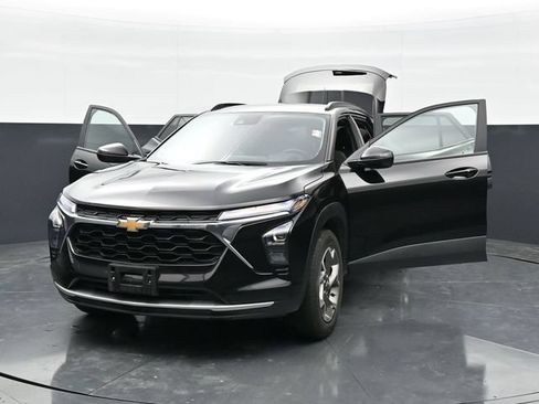 Used 2025 Chevrolet Trax LT w/ LT Convenience Package FWD image 42