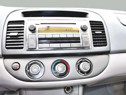 Used 2005 Toyota Camry LE image 17