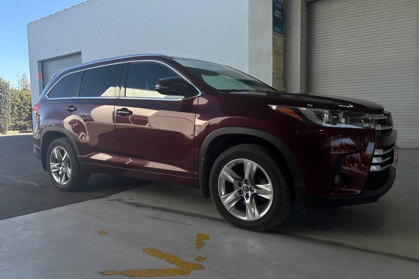 Used 2018 Toyota Highlander Limited AWD/4WD image 10