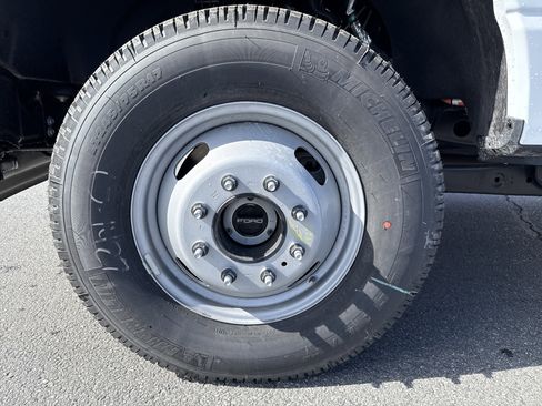 New 2025 Ford F350 XL w/ XL Chrome Package AWD/4WD image 11