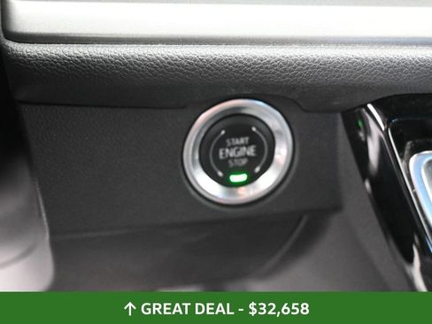 Used 2024 Chevrolet Traverse LT FWD image 43