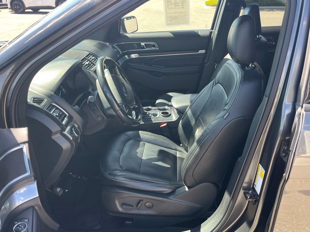 Used 2019 Ford Explorer Limited w/ Ford Safe & Smart Package FWD image 9
