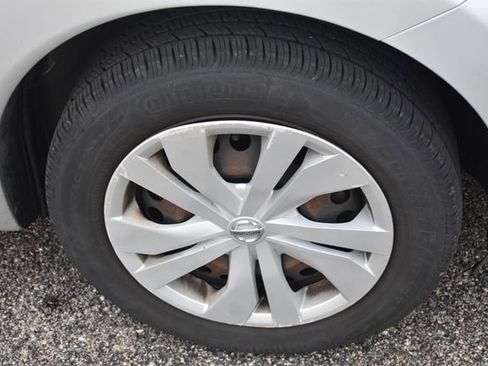 Used 2018 Nissan Versa Note SV FWD image 11