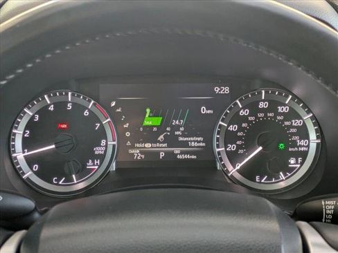 Used 2024 Toyota Highlander LE image 11