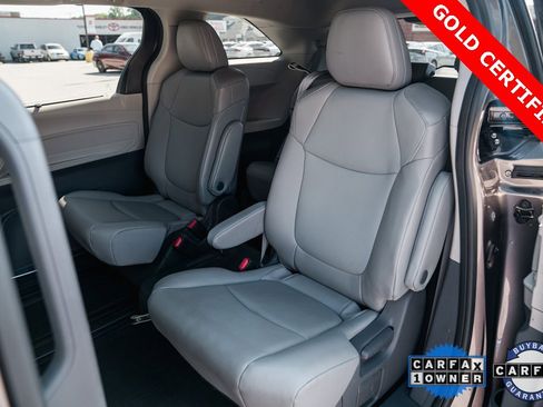 Certified 2021 Toyota Sienna XLE image 28