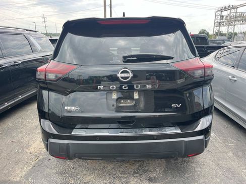 Used 2024 Nissan Rogue SV w/ SV Premium Package FWD image 6