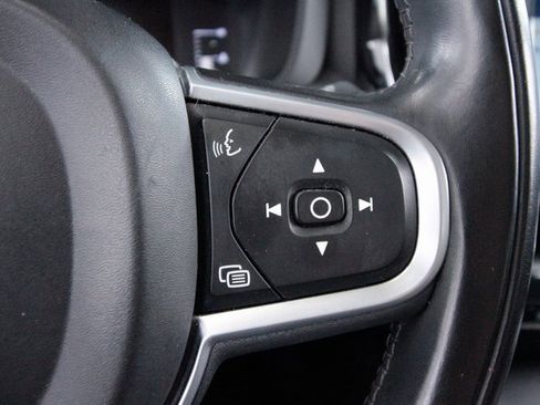 Used 2019 Volvo XC60 T5 Momentum w/ Premium Package image 20