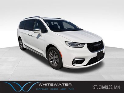Used 2024 Chrysler Pacifica Pinnacle