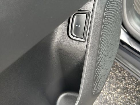 Used 2025 Chevrolet Equinox LT w/ Convenience Package II image 30