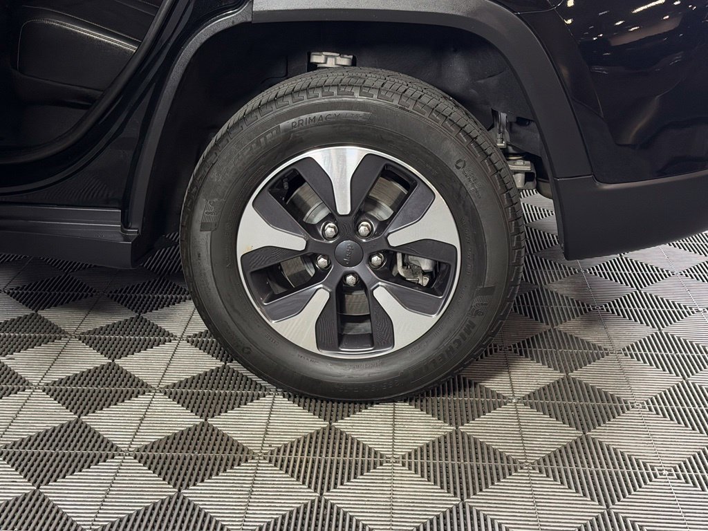 Used 2023 Jeep Grand Cherokee 4WD 4xe image 11