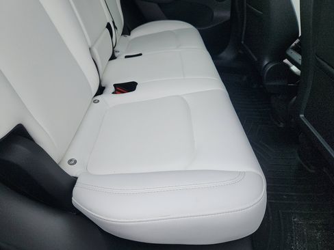 Used 2021 Tesla Model Y Long Range image 31