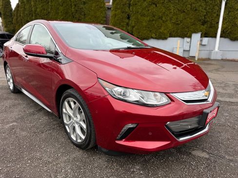 Used 2018 Chevrolet Volt Premier w/ Driver Confidence Package image 2