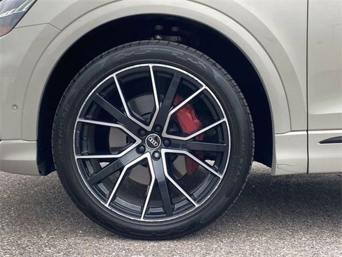 Used 2021 Audi Q8 Premium Plus w/ Premium Plus Package image 11