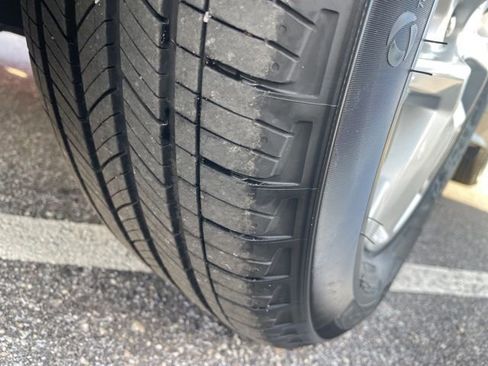 Used 2023 Chevrolet Equinox LT image 39